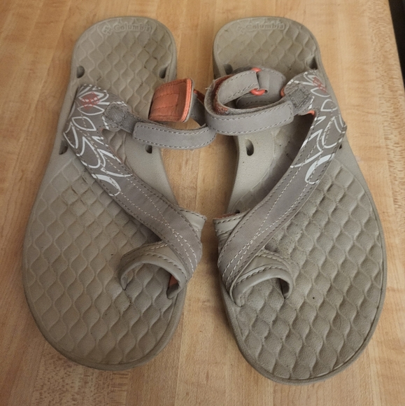 Columbia Omni Grip Tan Sandals with salmon flower details - Picture 5 of 9